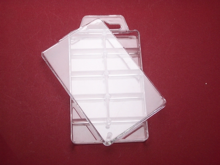 Kunststoffdose mit neun Fächern und Deckel  ca.110mm x 60mm x 13mm 