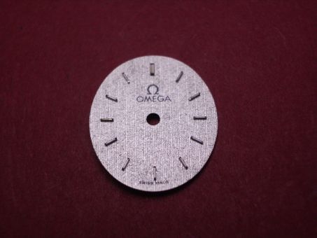Omega Zifferblatt, ca. 14,6mm x 17,1mm, silber mit silberfarbenen Inlays 